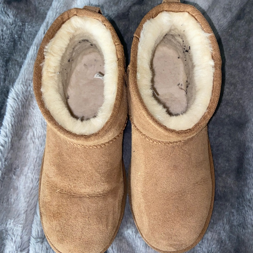 Ugg boots- kids 6, women 8